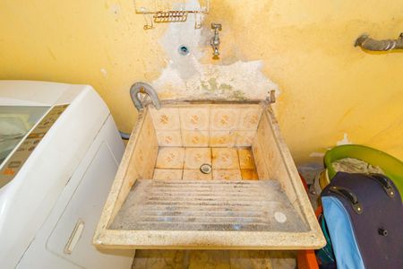 Casa à venda com 100m², 2 quartos e 2 vagasDetalhe - Área de Serviço