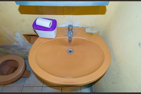 Casa à venda com 100m², 2 quartos e 2 vagasDetalhe Banheiro - Área de Serviço