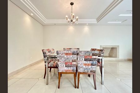 Casa à venda com 4 quartos, 400m² em Anhangabaú, Jundiaí