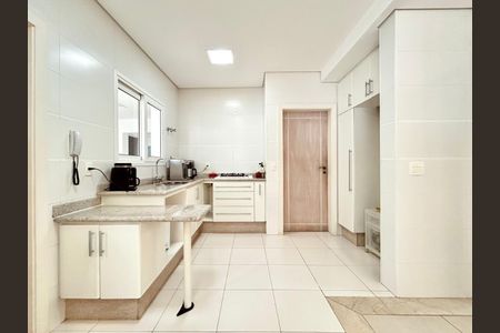 Casa à venda com 4 quartos, 400m² em Anhangabaú, Jundiaí