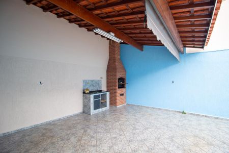 Casa para alugar com 220m², 3 quartos e 3 vagasQuintal