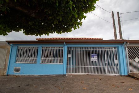 Casa para alugar com 220m², 3 quartos e 3 vagasFachada