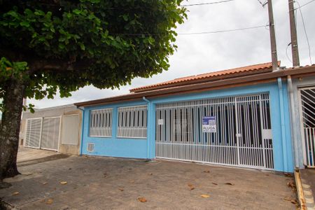 Casa para alugar com 220m², 3 quartos e 3 vagas Casa para alugar com 220m², 3 quartos e 3 vagasFachada