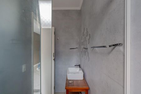 Casa de condomínio para alugar com 250m², 4 quartos e 3 vagasBanheiro da Suíte 2