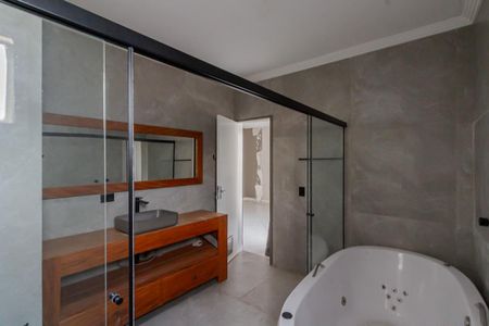 Casa de condomínio para alugar com 250m², 4 quartos e 3 vagasBanheiro da Suíte 1