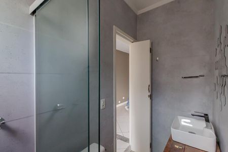 Casa de condomínio para alugar com 250m², 4 quartos e 3 vagasBanheiro da Suíte 2