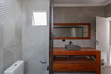 Casa de condomínio para alugar com 250m², 4 quartos e 3 vagasBanheiro da Suíte 1