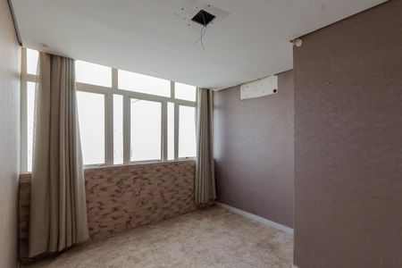 Casa de condomínio para alugar com 250m², 4 quartos e 3 vagasSala