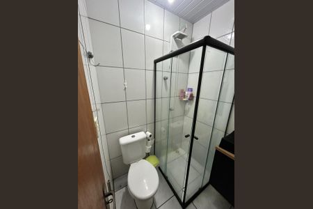 Banheiro de casa à venda com 2 quartos, 45m² em Olaria, Canoas