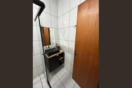 Casa à venda com 45m², 2 quartos e 2 vagas Casa à venda com 45m², 2 quartos e 2 vagasBanheiro