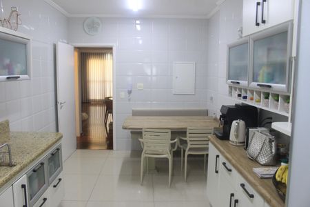 Apartamento à venda com 175m², 4 quartos e 4 vagasCozinha