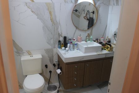 Apartamento à venda com 175m², 4 quartos e 4 vagasBanheiro da Suíte 1
