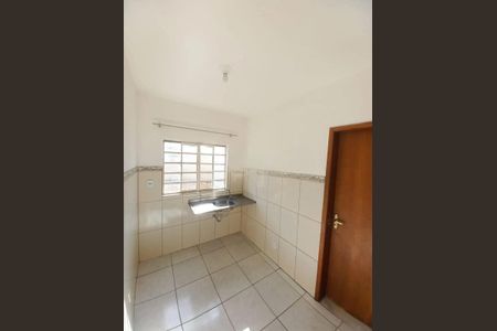 Cozinha de apartamento para alugar com 2 quartos, 53m² em Caieiras, Vespasiano