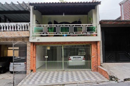 Casa para alugar com 90m², 2 quartos e 2 vagasFachada