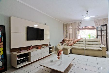 Casa para alugar com 90m², 2 quartos e 2 vagasSala