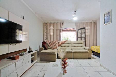 Casa para alugar com 90m², 2 quartos e 2 vagasSala