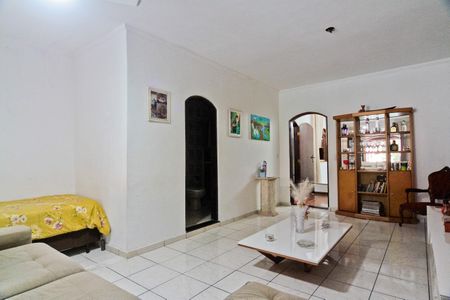 Casa para alugar com 90m², 2 quartos e 2 vagasSala