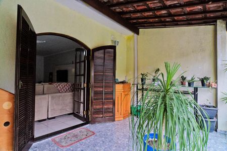 Casa para alugar com 90m², 2 quartos e 2 vagasVaranda