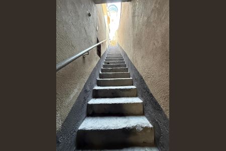 Casa para alugar com 150m², 3 quartos e sem vagaEscada 