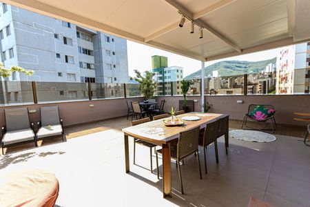 Apartamento à venda com 250m², 4 quartos e 3 vagasCobertura