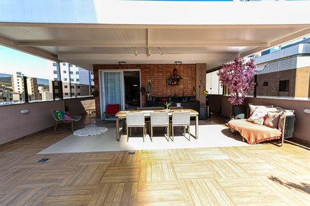 Apartamento à venda com 250m², 4 quartos e 3 vagasCobertura