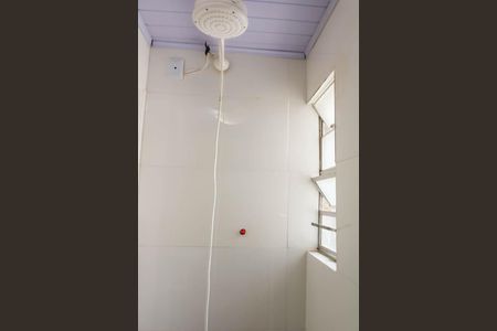 Banheiro de kitnet/studio para alugar com 0 quarto, 60m² em Del Castilho, Rio de Janeiro