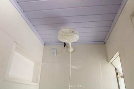 Banheiro de kitnet/studio para alugar com 0 quarto, 60m² em Del Castilho, Rio de Janeiro