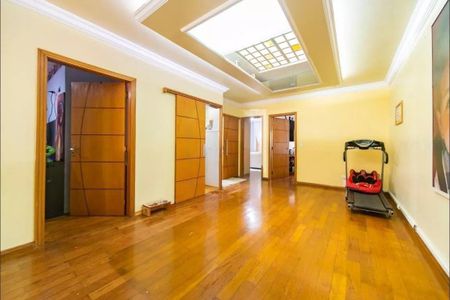 Casa à venda com 300m², 4 quartos e 4 vagas