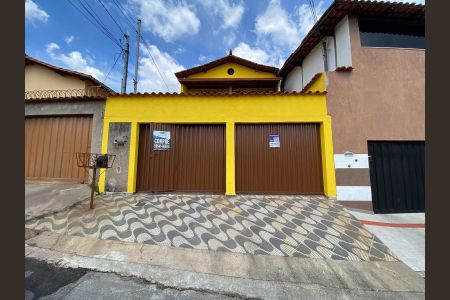 Casa à venda com 360m², 3 quartos e 3 vagasFachada