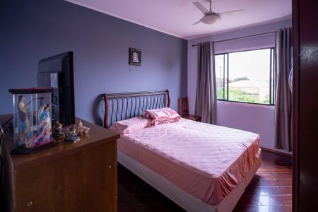 Casa à venda com 200m², 3 quartos e 3 vagasSuíte
