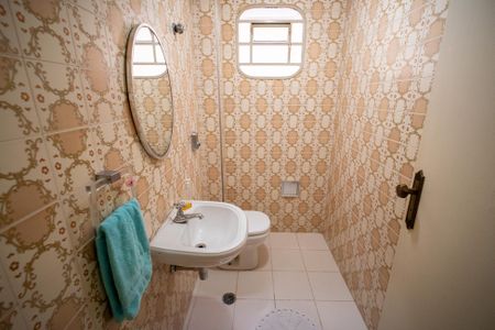 Casa à venda com 200m², 3 quartos e 3 vagasBanheiro 2