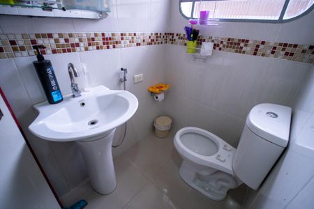 Casa à venda com 200m², 3 quartos e 3 vagasBanheiro 1