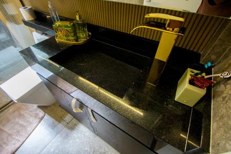 Apartamento à venda com 125m², 3 quartos e 3 vagasBanheiro do quarto 1