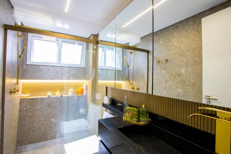 Apartamento à venda com 125m², 3 quartos e 3 vagasBanheiro do quarto 1