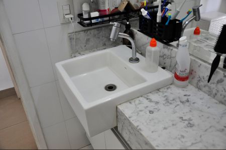 Casa à venda com 185m², 4 quartos e 3 vagasDetalhe - Suíte