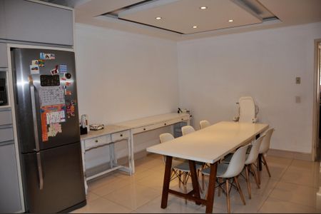 Casa à venda com 185m², 4 quartos e 3 vagasDetalhe - Cozinha