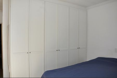 Casa à venda com 185m², 4 quartos e 3 vagasDetalhe - Quarto 01 com Varanda e Suíte