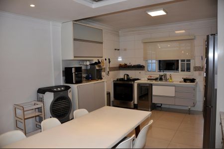 Casa à venda com 185m², 4 quartos e 3 vagasDetalhe - Cozinha