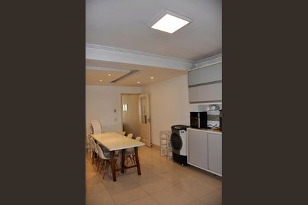 Casa à venda com 185m², 4 quartos e 3 vagasDetalhe - Cozinha
