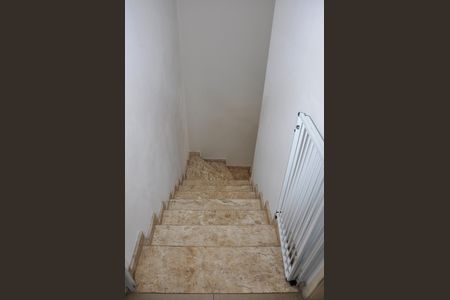 Casa à venda com 185m², 4 quartos e 3 vagasDetalhe - Escada dos Quartos
