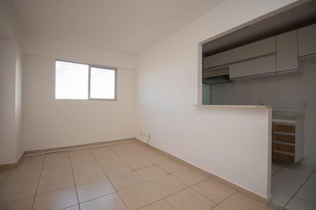 Sala de apartamento para alugar com 2 quartos, 50m² em Qi 24, Brasília