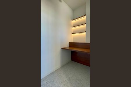 Apartamento para alugar com 182m², 3 quartos e 1 vagaQuarto de Serviço