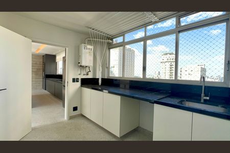 Apartamento para alugar com 182m², 3 quartos e 1 vagaÁrea de Serviço