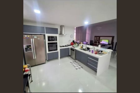 Casa de condomínio para alugar com 195m², 3 quartos e 3 vagasCozinha