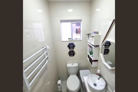 Casa de condomínio para alugar com 195m², 3 quartos e 3 vagasBanheiro