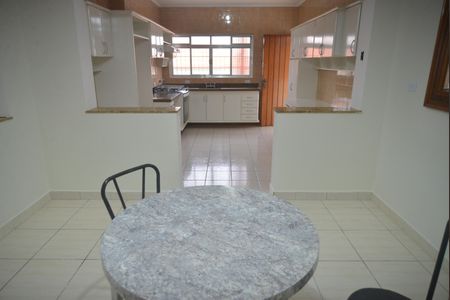 Casa para alugar com 290m², 3 quartos e 5 vagasCozinha