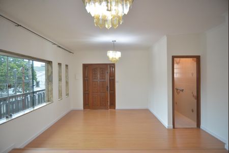 Casa para alugar com 290m², 3 quartos e 5 vagasSala