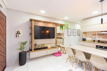 Casa à venda com 55m², 2 quartos e 1 vaga