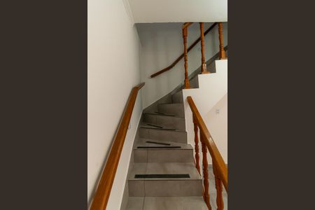 Casa para alugar com 106m², 3 quartos e 2 vagas Casa para alugar com 106m², 3 quartos e 2 vagasEscada