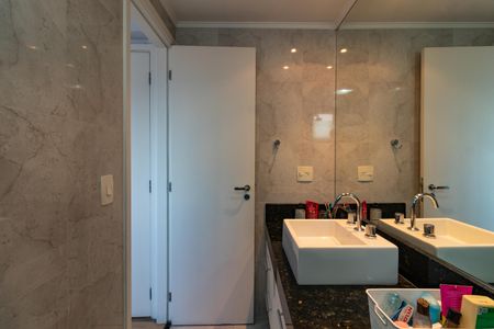 Apartamento para alugar com 137m², 3 quartos e 3 vagasBanheiro da Suíte 1